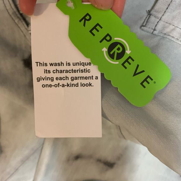 Logo Lori Goldstein NWT Gray Gravel Cloud Wash Skinny Jeans - Picture 10 of 12